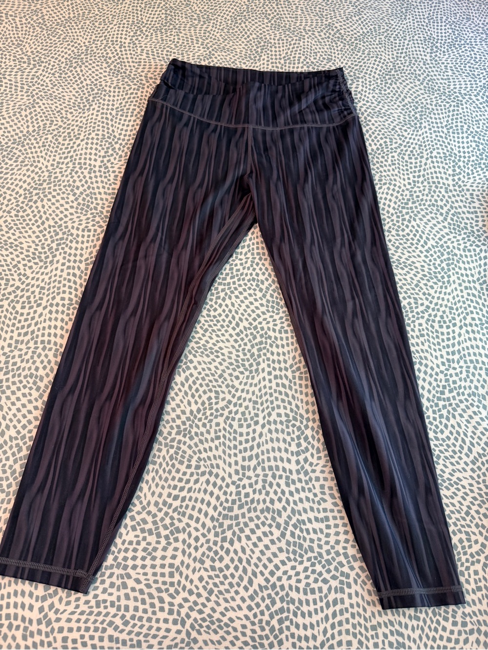 Ododos Women Black Grey Textured Wave Mid-Rise Crossover Leggings Size M